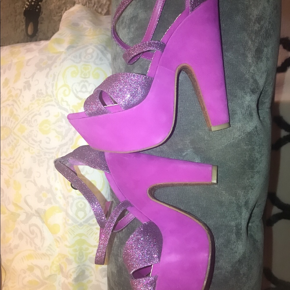 Shoes - Picture 5 of 6